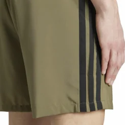 Essentials 3-stripes Chelsea short heren olive strata black*adidas Hot